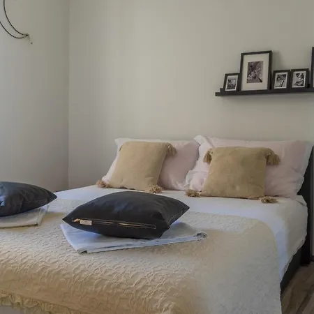 Modern Mejasi Apartmán
